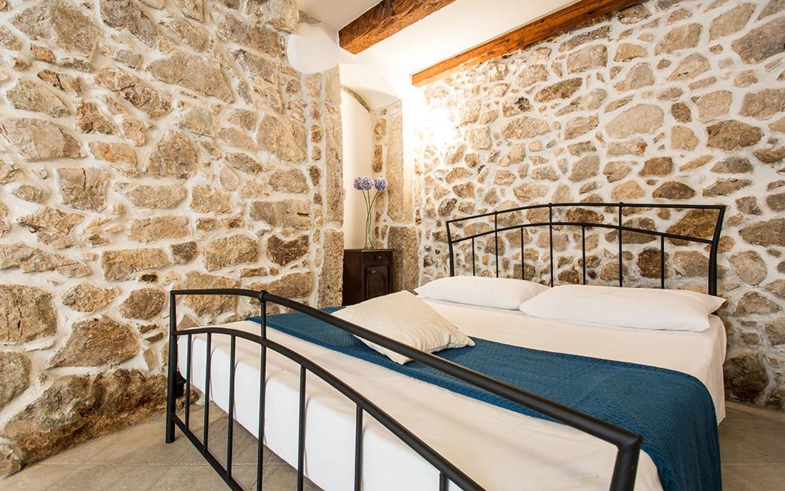 Apartment & Room Antonio Vrbnik Luaran gambar