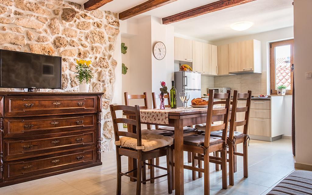 Apartment & Room Antonio Vrbnik Luaran gambar