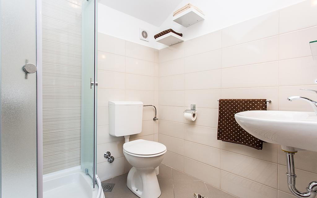 Apartment & Room Antonio Vrbnik Luaran gambar